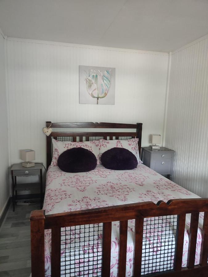 Chalet Dans La Foret....Adorable 1 Bedroom Chalet Surrounded By Woodland Pressignac Esterno foto