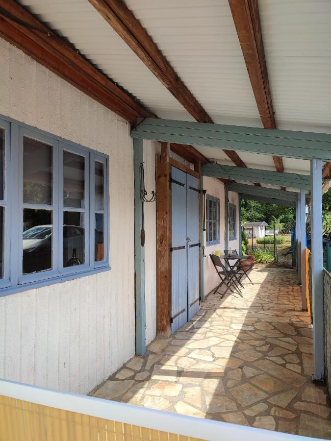 Chalet Dans La Foret....Adorable 1 Bedroom Chalet Surrounded By Woodland Pressignac Esterno foto